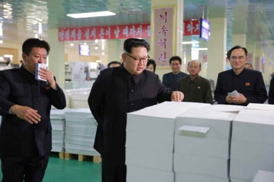 金正恩视察“蒲公英作业本工厂”，赞誉产品设计与网页布局彰显匠心精神