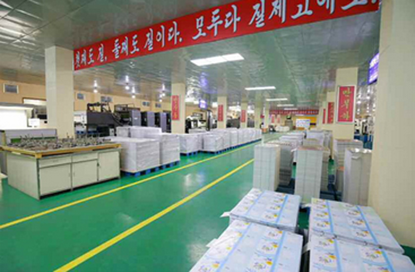 金正恩视察“蒲公英作业本工厂” 称赞产品设计用心
